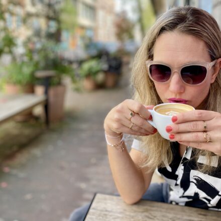 local expert laura food tour den haag