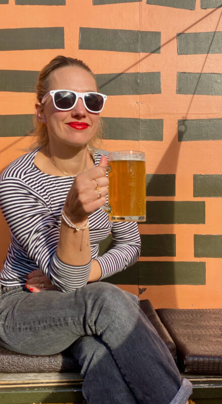 Local expert laura bier tour den haag